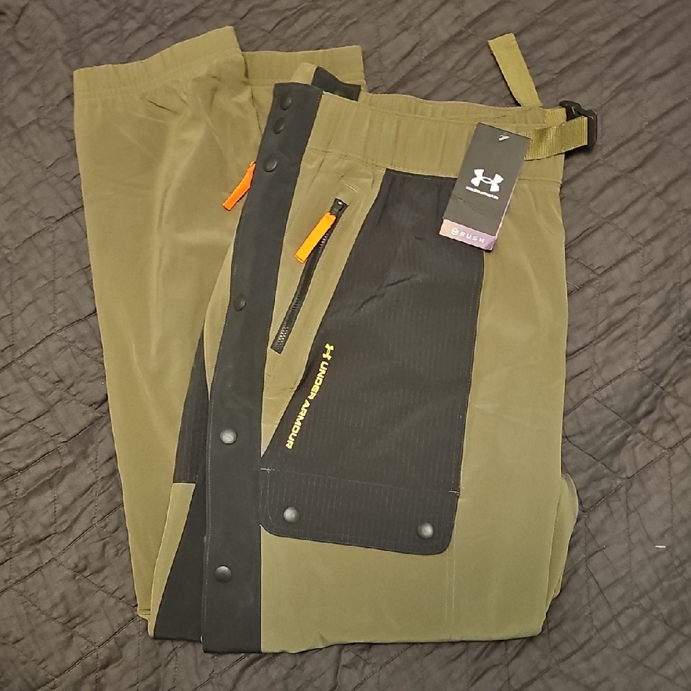 NWT Under Armour Rush Green and Charcoal Cargo Pants with Utility Design